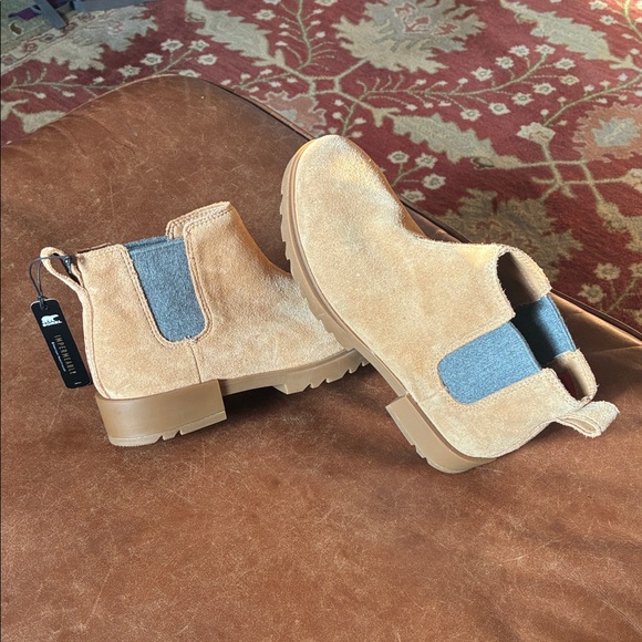 Sorel Shoes - NWT Sorel Emelie II Tan Suede Chelsea Ankle Boots W7